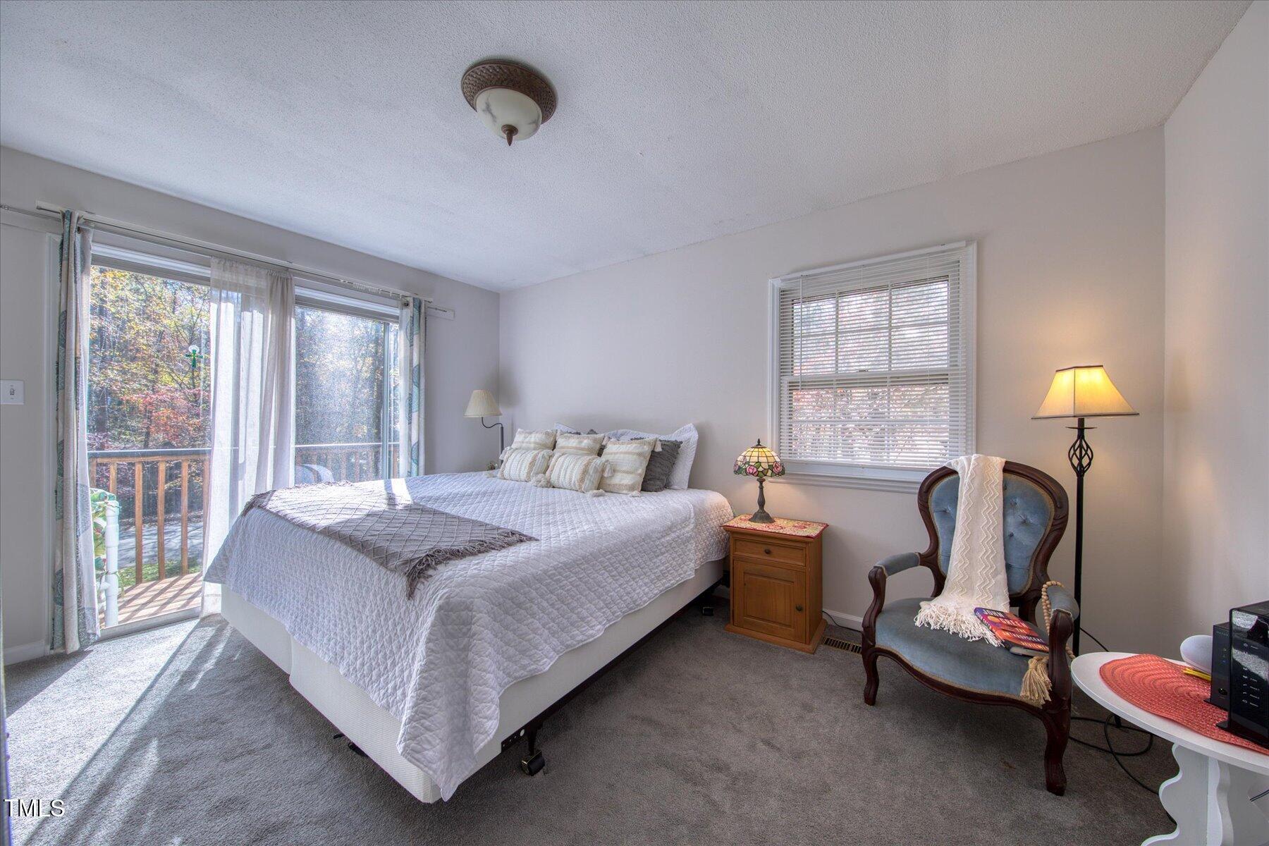 Chapel Hill, North Carolina 27516, United States, 4 Bedrooms Bedrooms, ,3 BathroomsBathrooms,Residential,Pending,77631