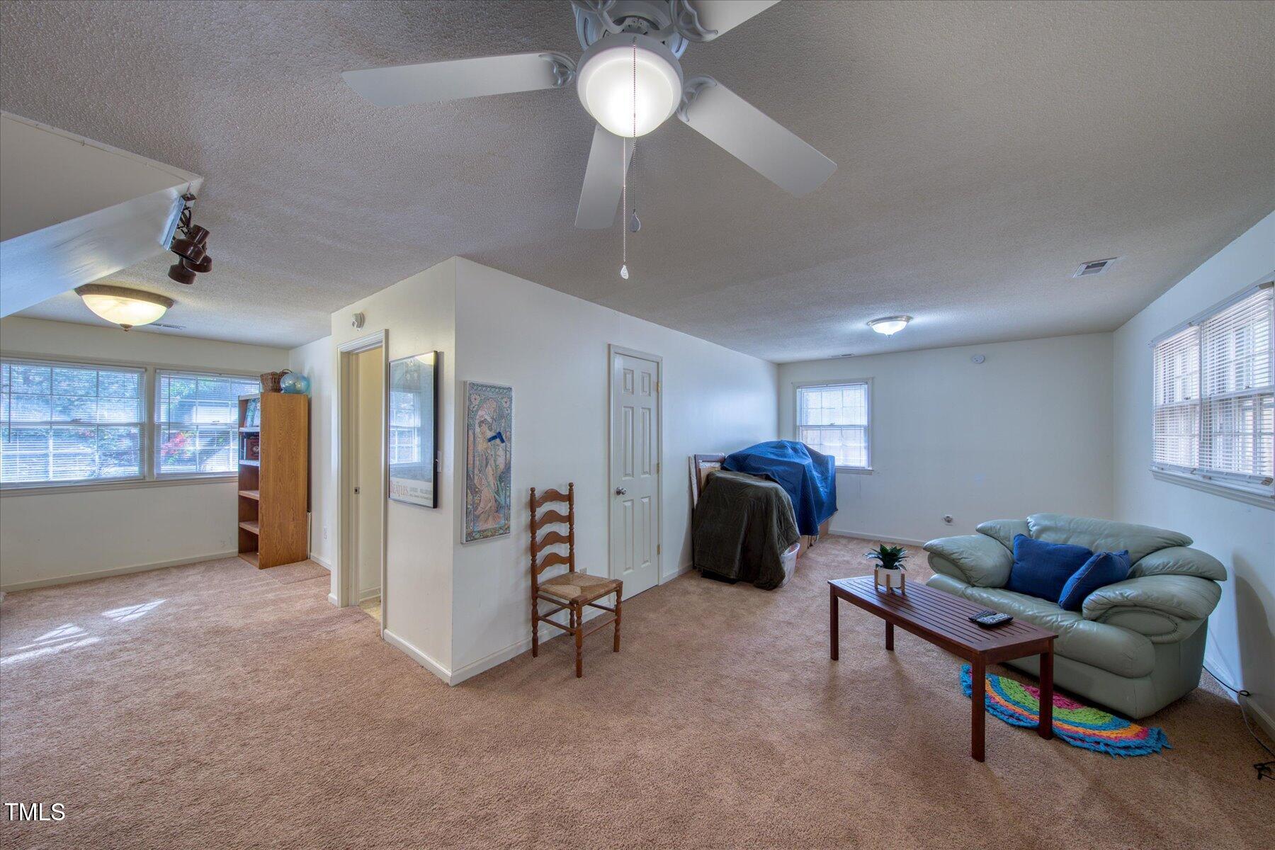 Chapel Hill, North Carolina 27516, United States, 4 Bedrooms Bedrooms, ,3 BathroomsBathrooms,Residential,Pending,77631