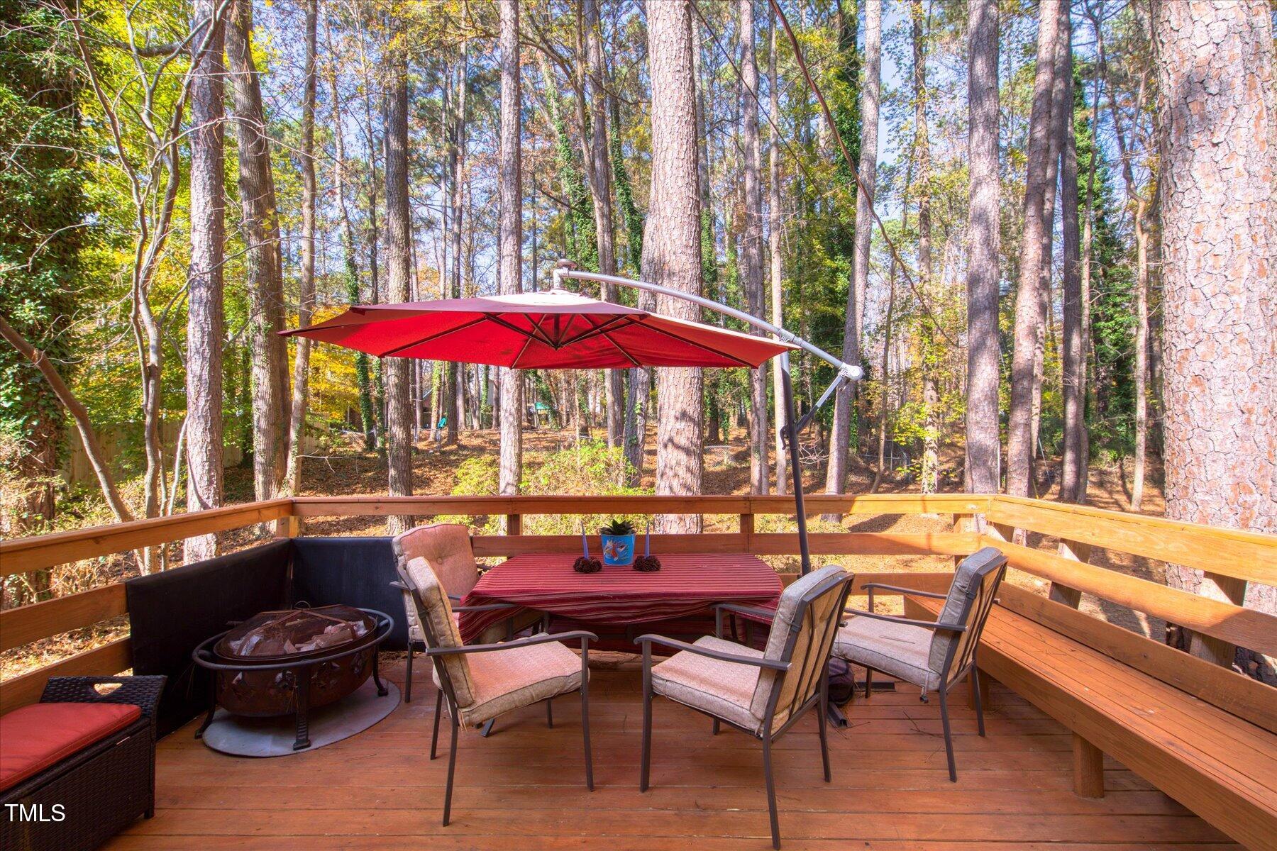 Chapel Hill, North Carolina 27516, United States, 4 Bedrooms Bedrooms, ,3 BathroomsBathrooms,Residential,Pending,77631