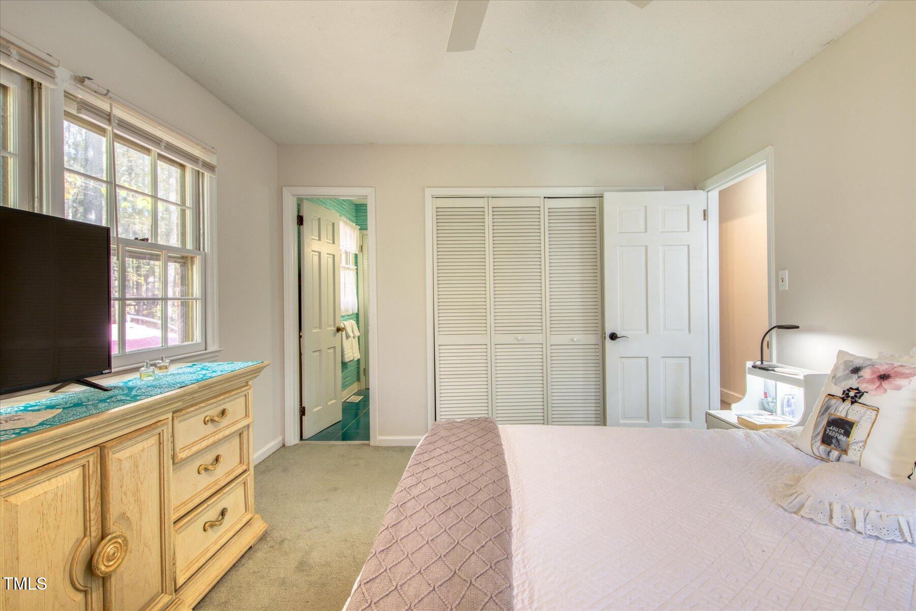 Chapel Hill, North Carolina 27516, United States, 4 Bedrooms Bedrooms, ,3 BathroomsBathrooms,Residential,Pending,77631