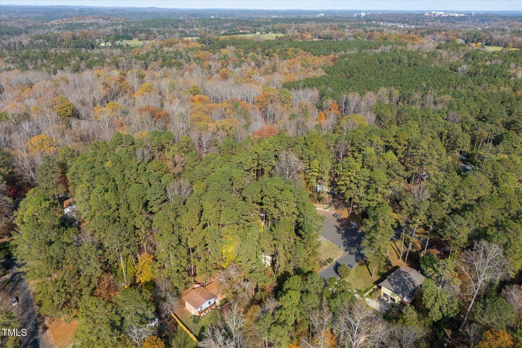 Chapel Hill, North Carolina 27516, United States, 4 Bedrooms Bedrooms, ,3 BathroomsBathrooms,Residential,Pending,77631