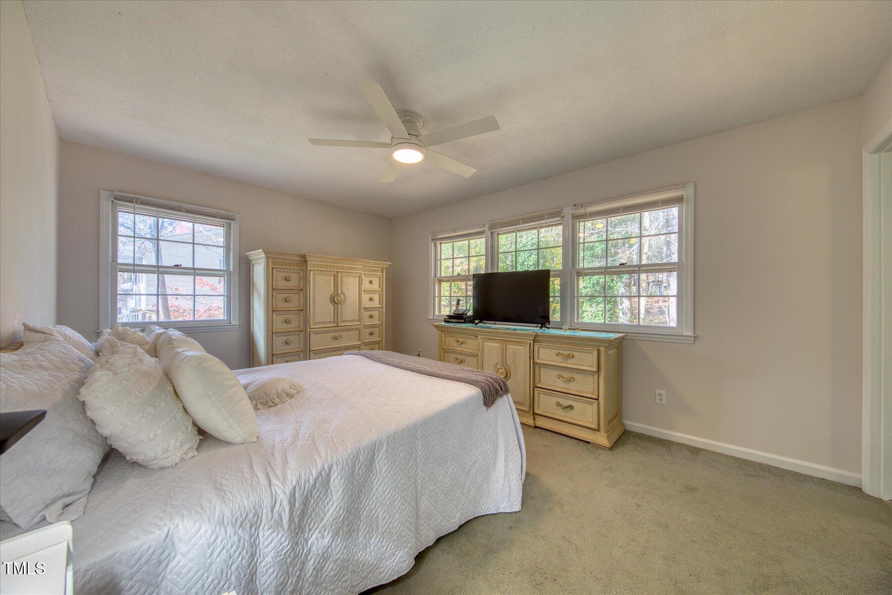 Chapel Hill, North Carolina 27516, United States, 4 Bedrooms Bedrooms, ,3 BathroomsBathrooms,Residential,Pending,77631