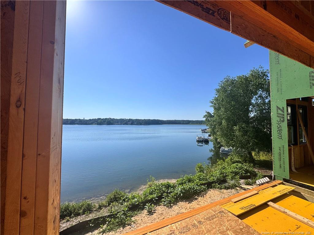 9 Lake Side Court
