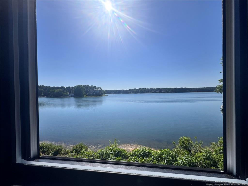 9 Lake Side Court