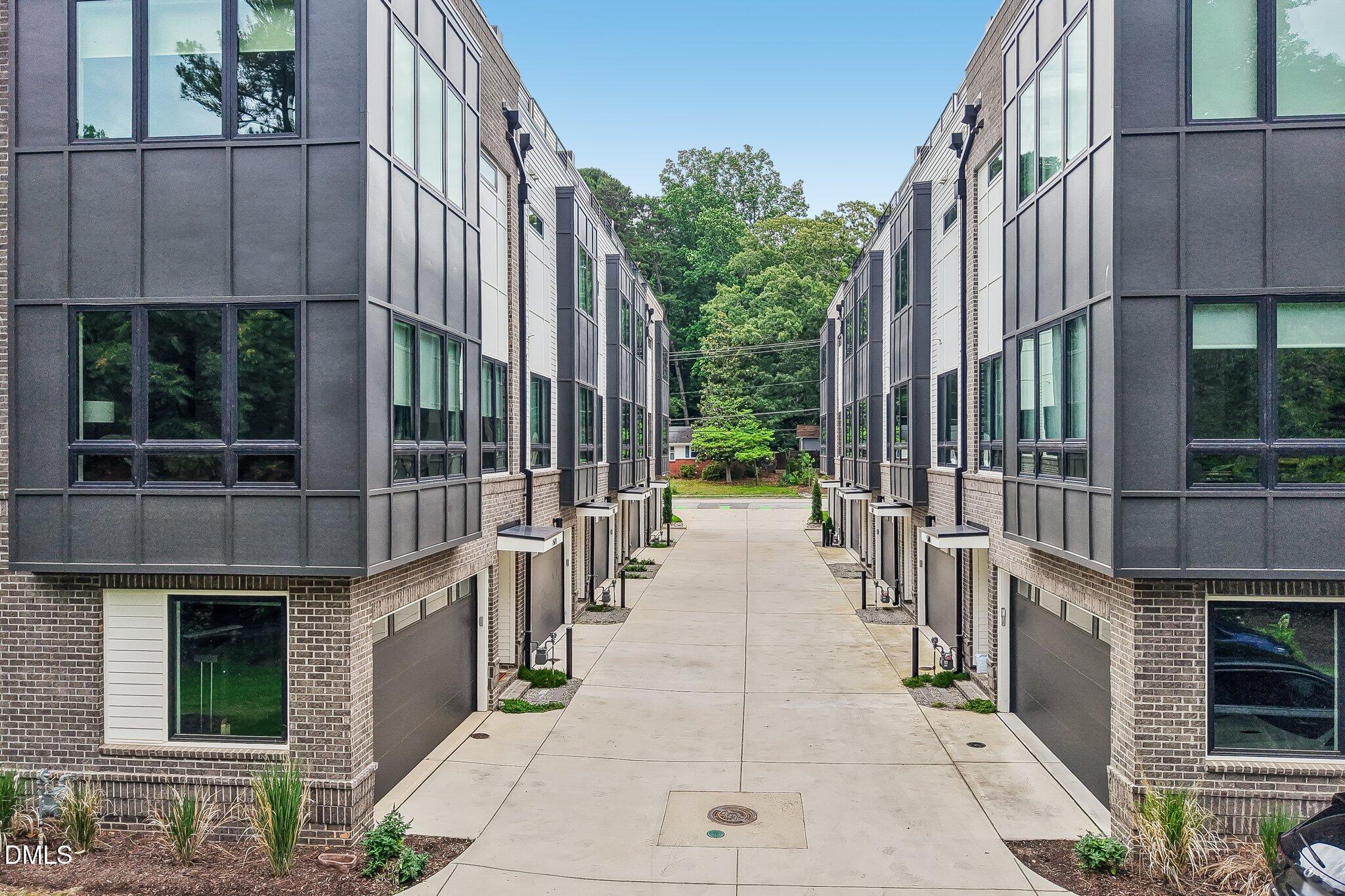 516 Edgecreek Court