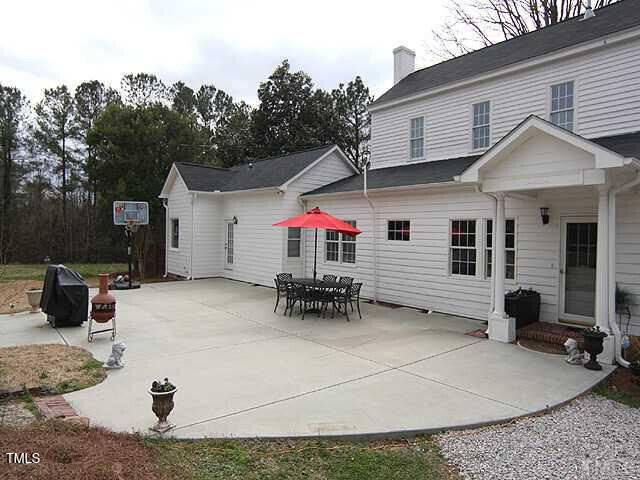 100 Lager Lane