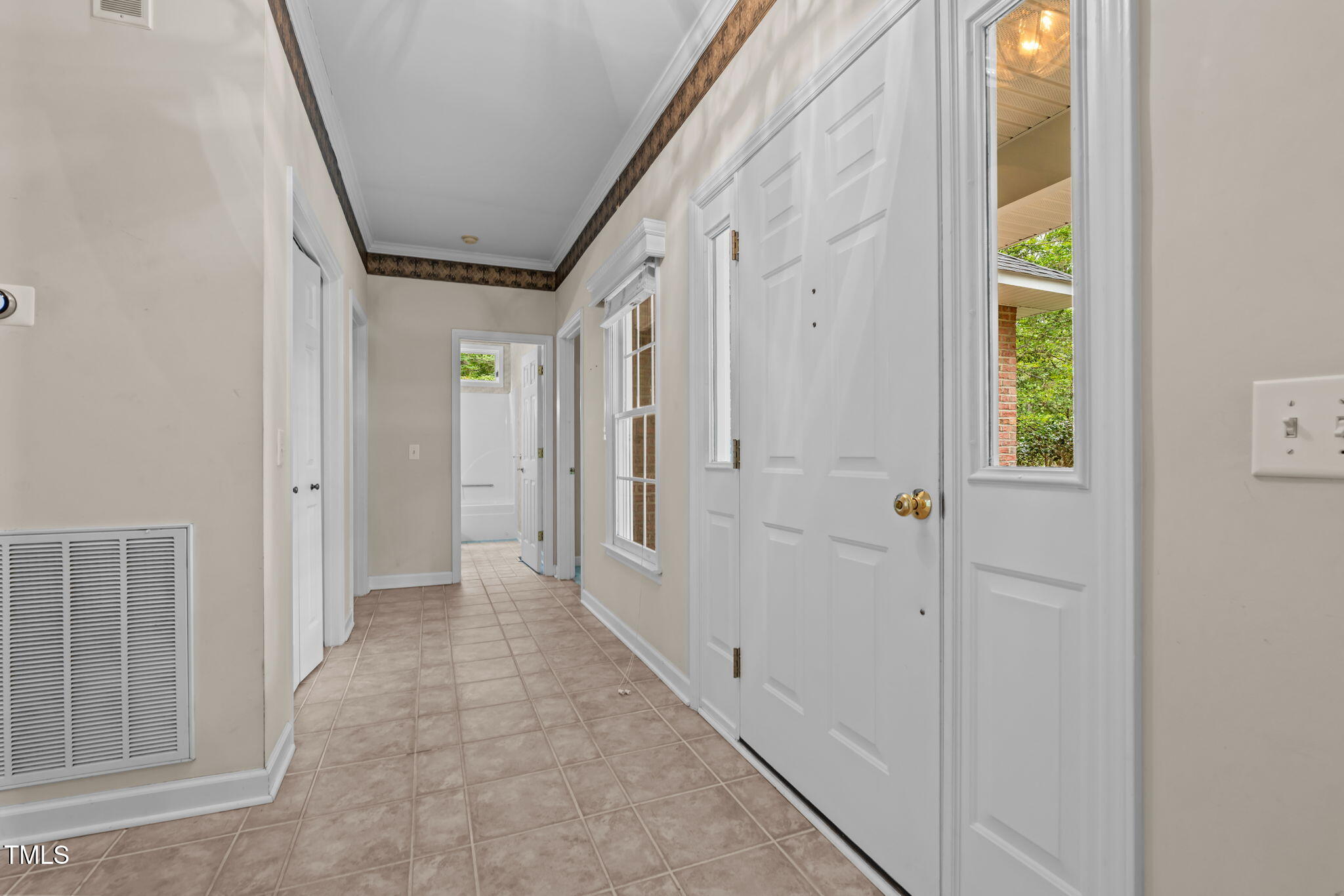 1124 Woodridge Trail