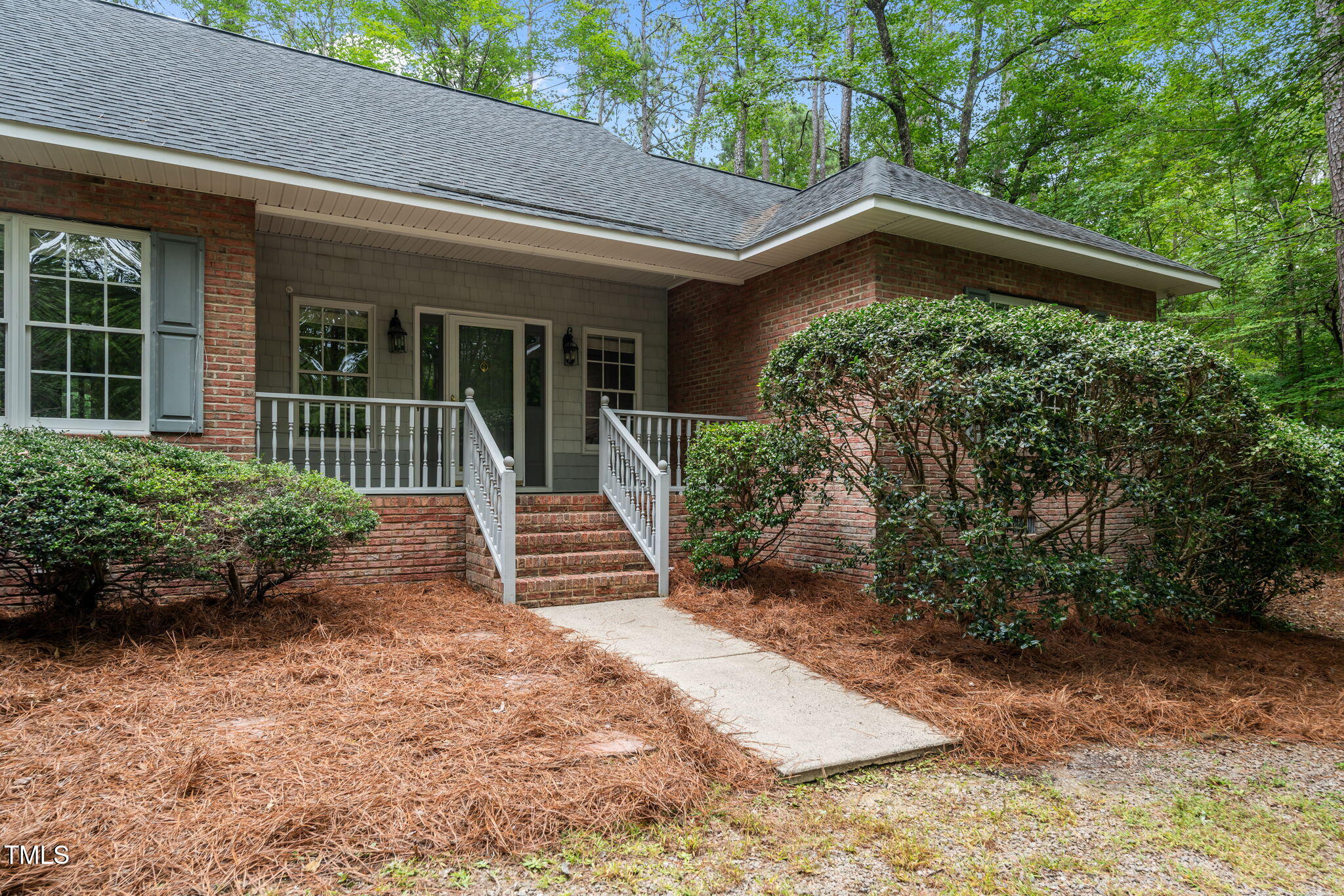 1124 Woodridge Trail