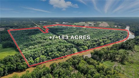 5725 River Road Wade NC 28395