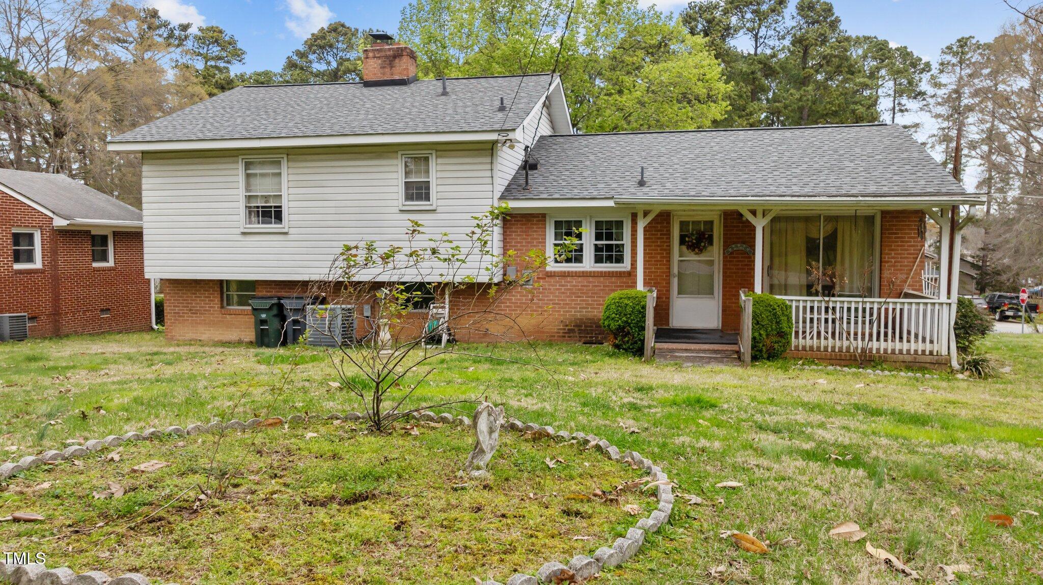101 W Thorndale Drive