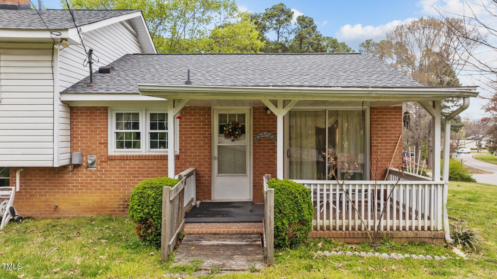 101 W Thorndale Drive