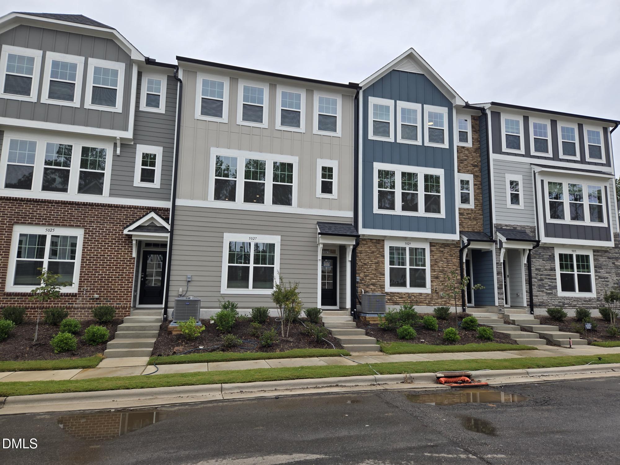 5027 Jowett'S Walk Drive 30