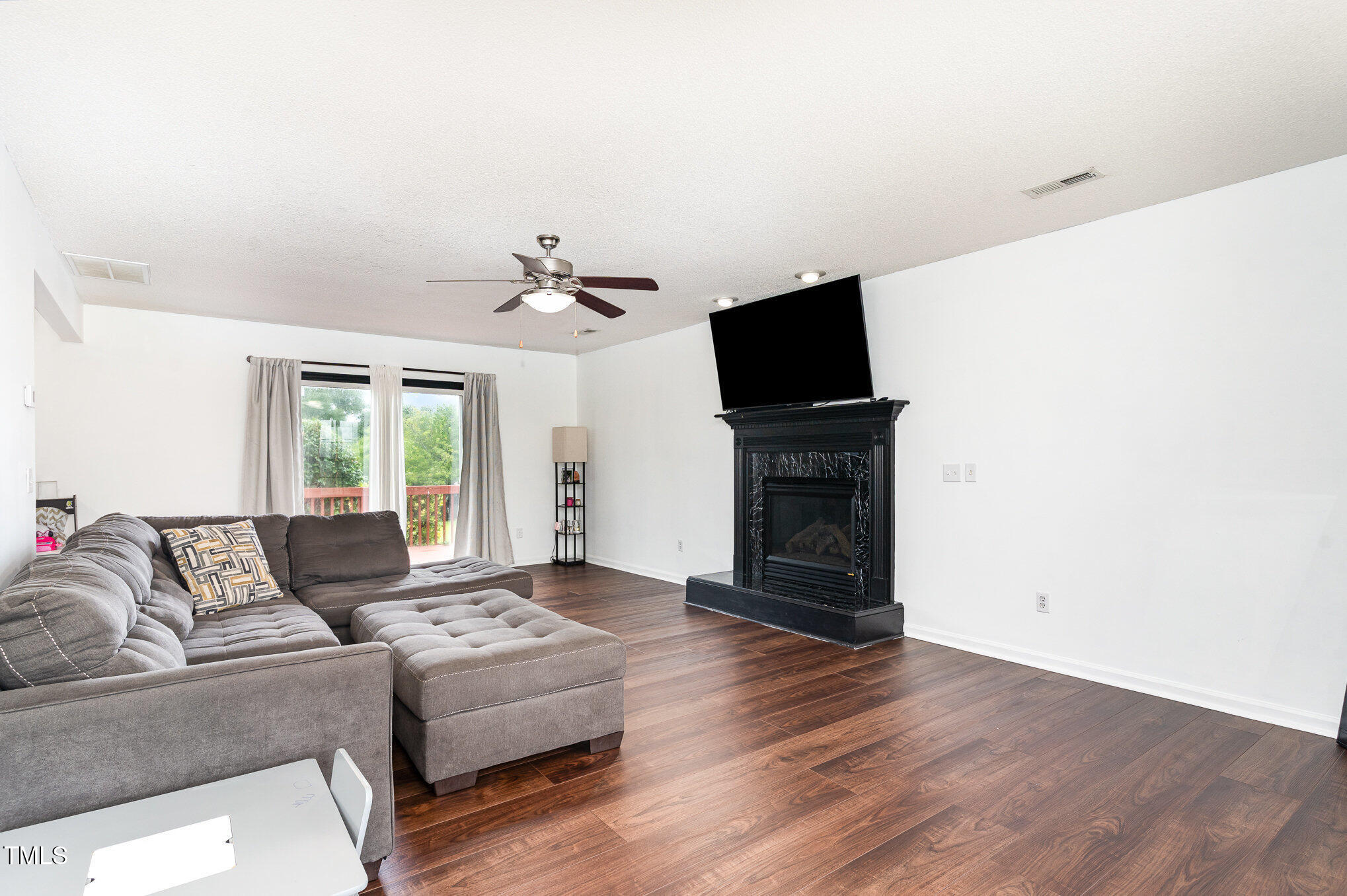 16 Lansing Court E