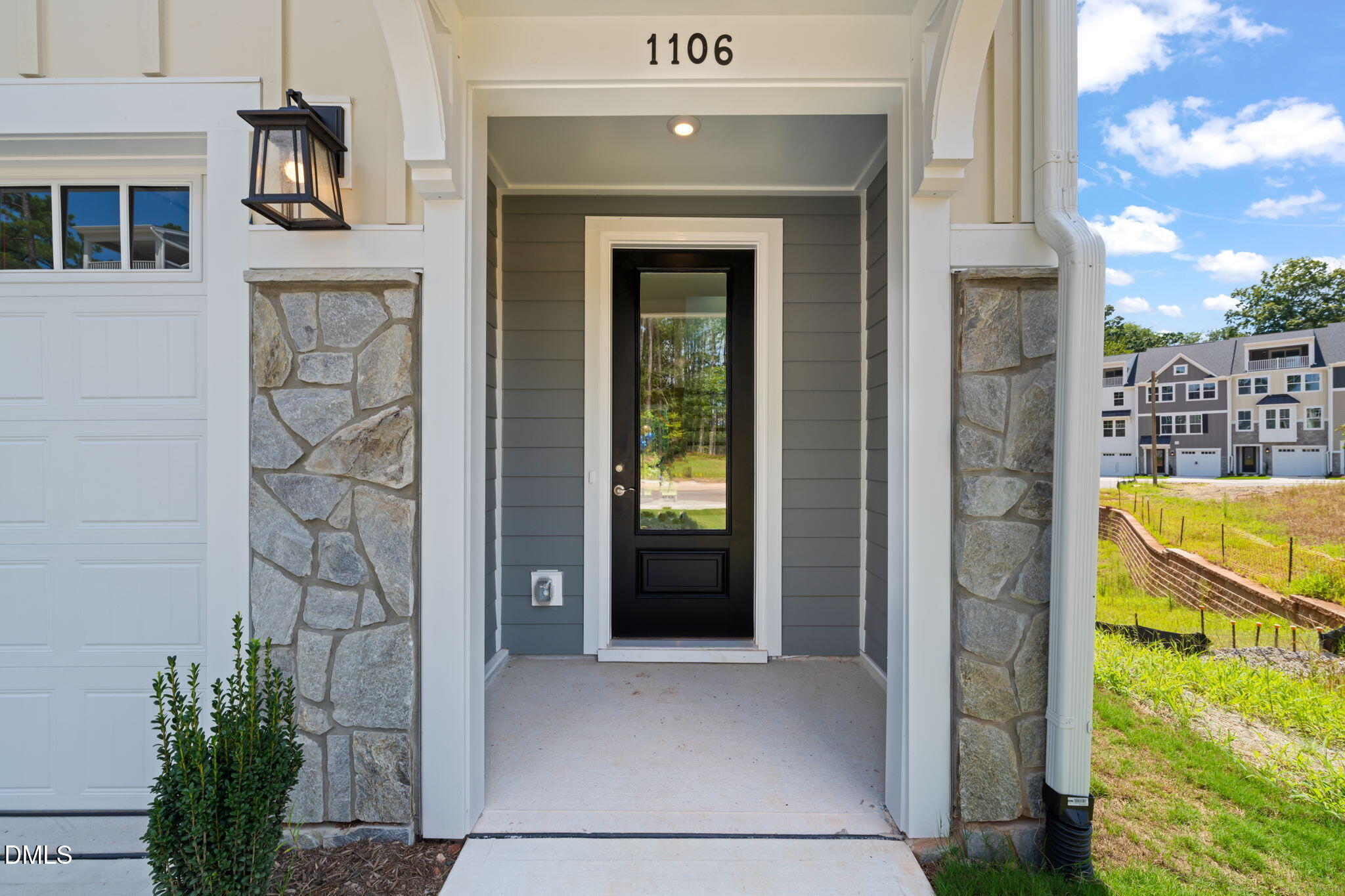 1013 Blackthorn Lane