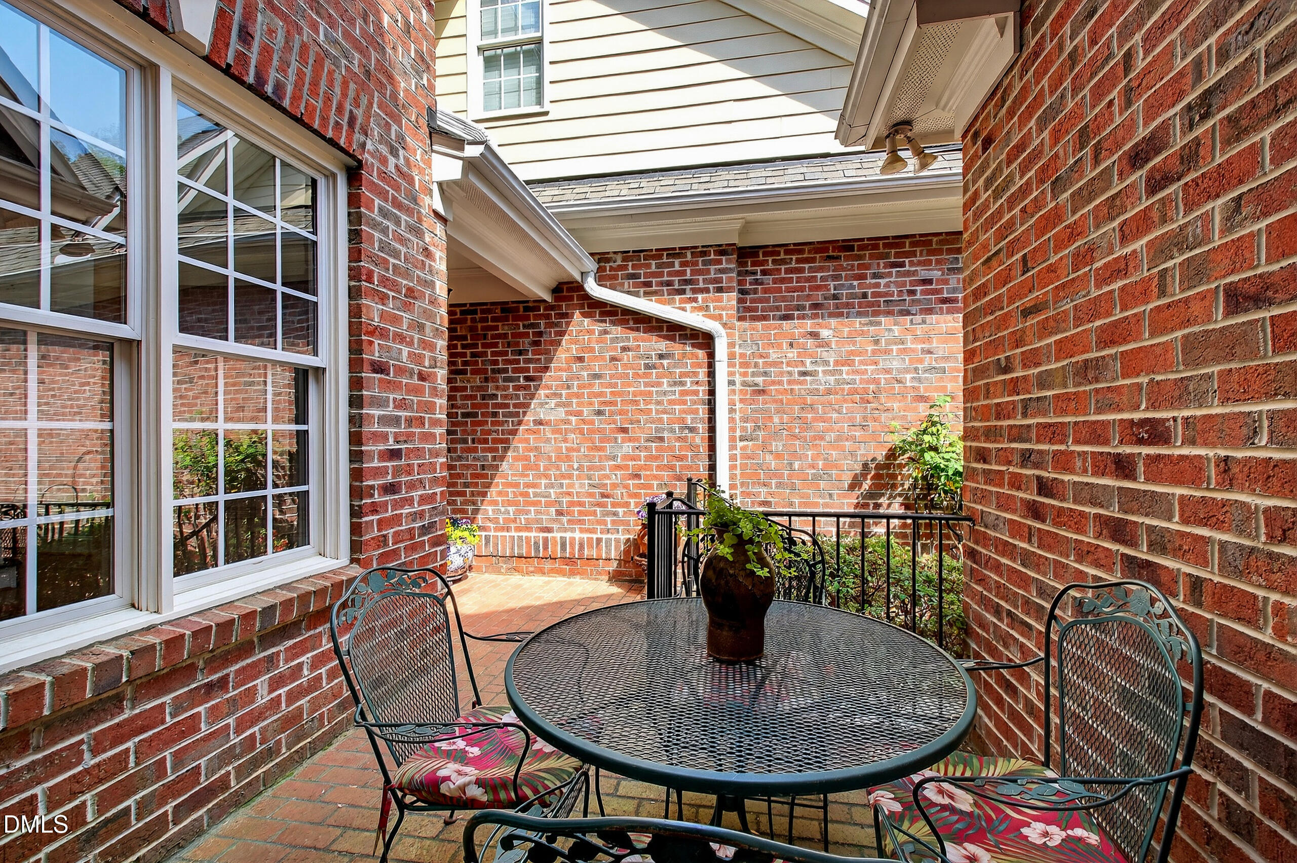 816 Running Brook Trail