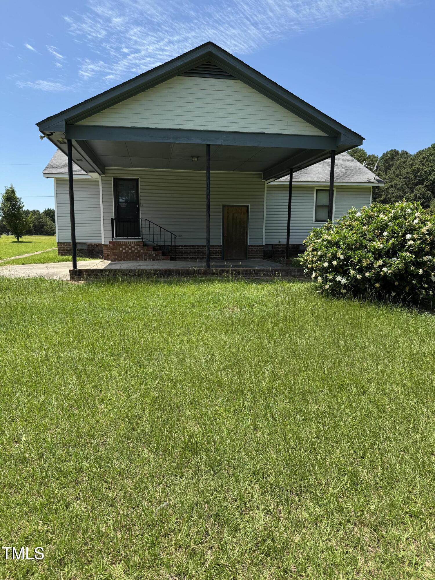 410 Carmil Drive
