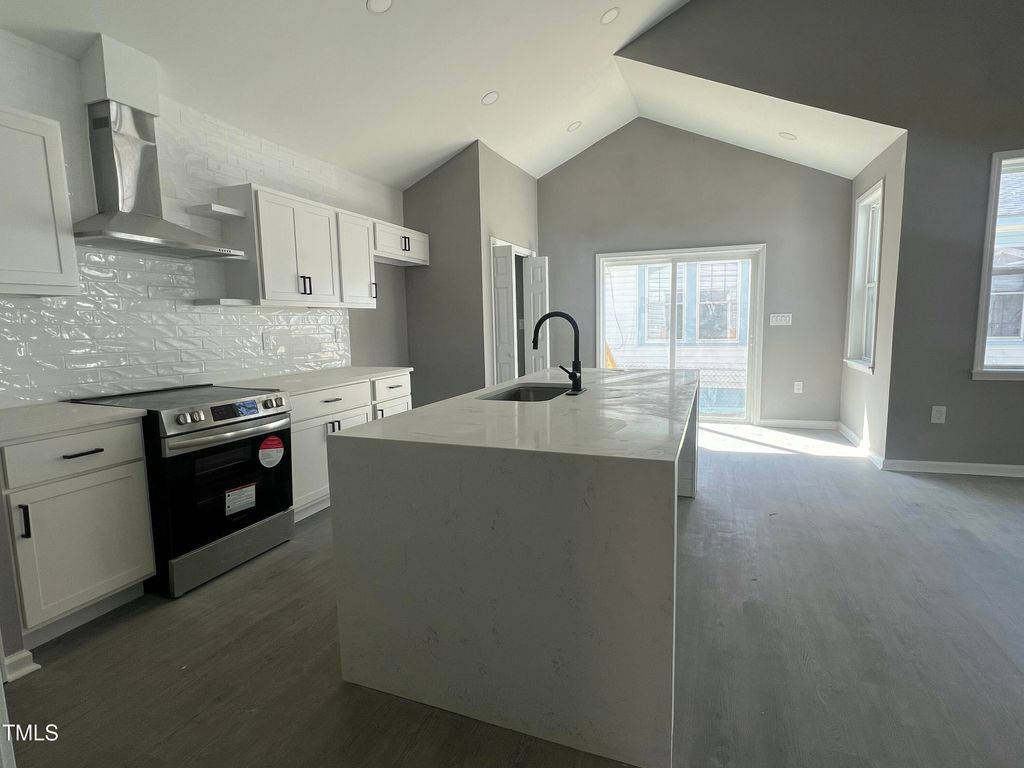 listing image 0