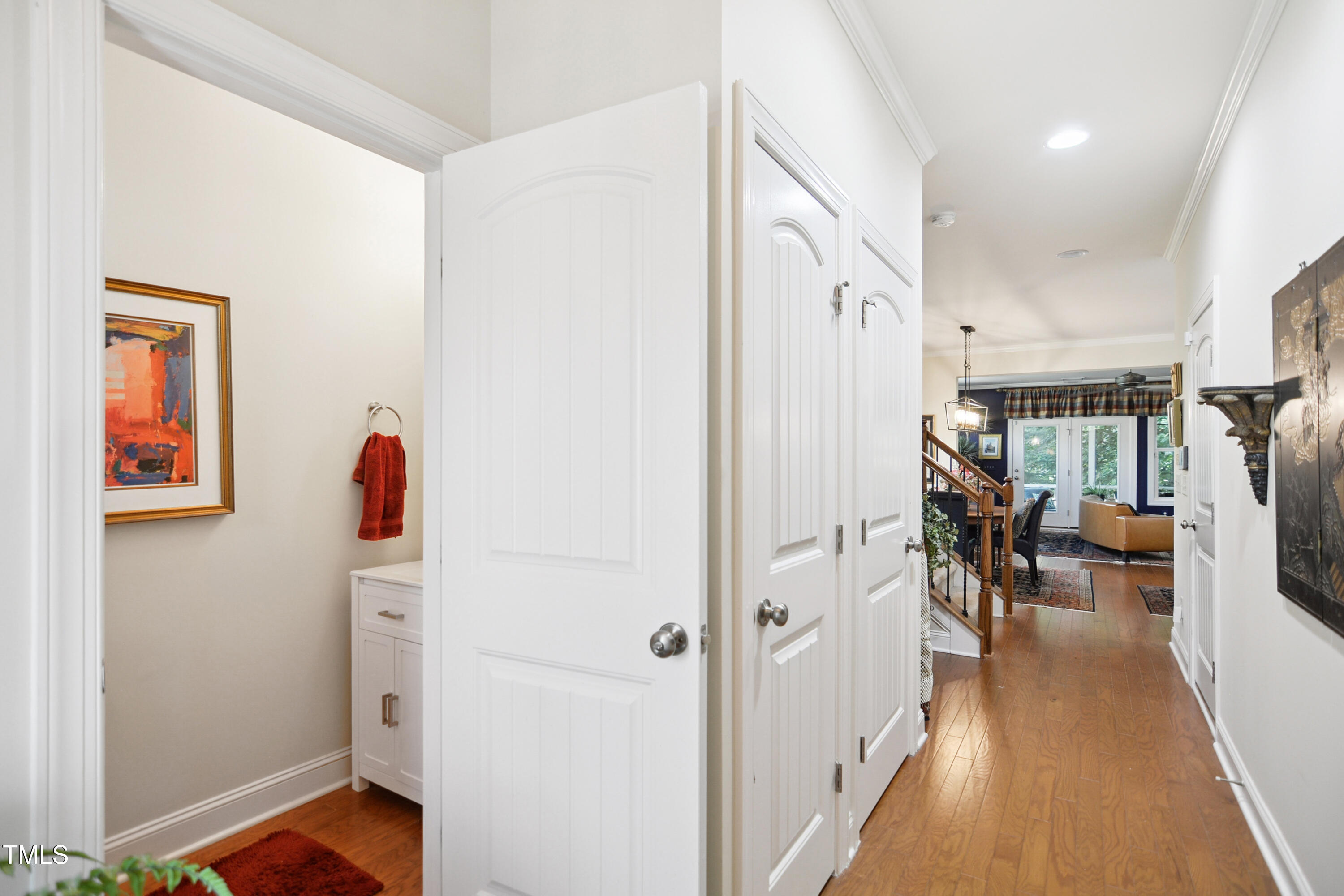 101 Hundred Oaks Lane
