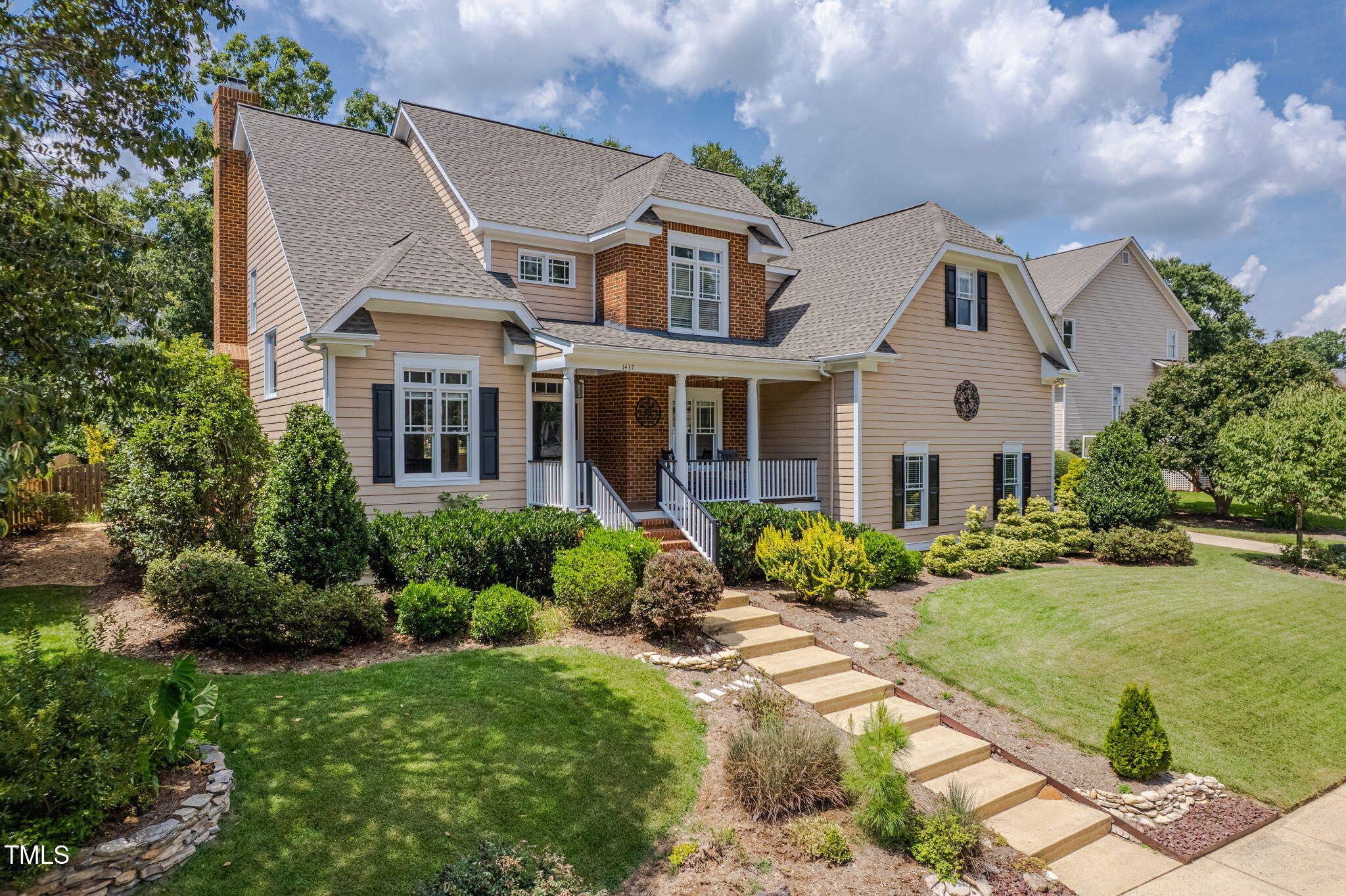 1437 Chelton Oaks Place