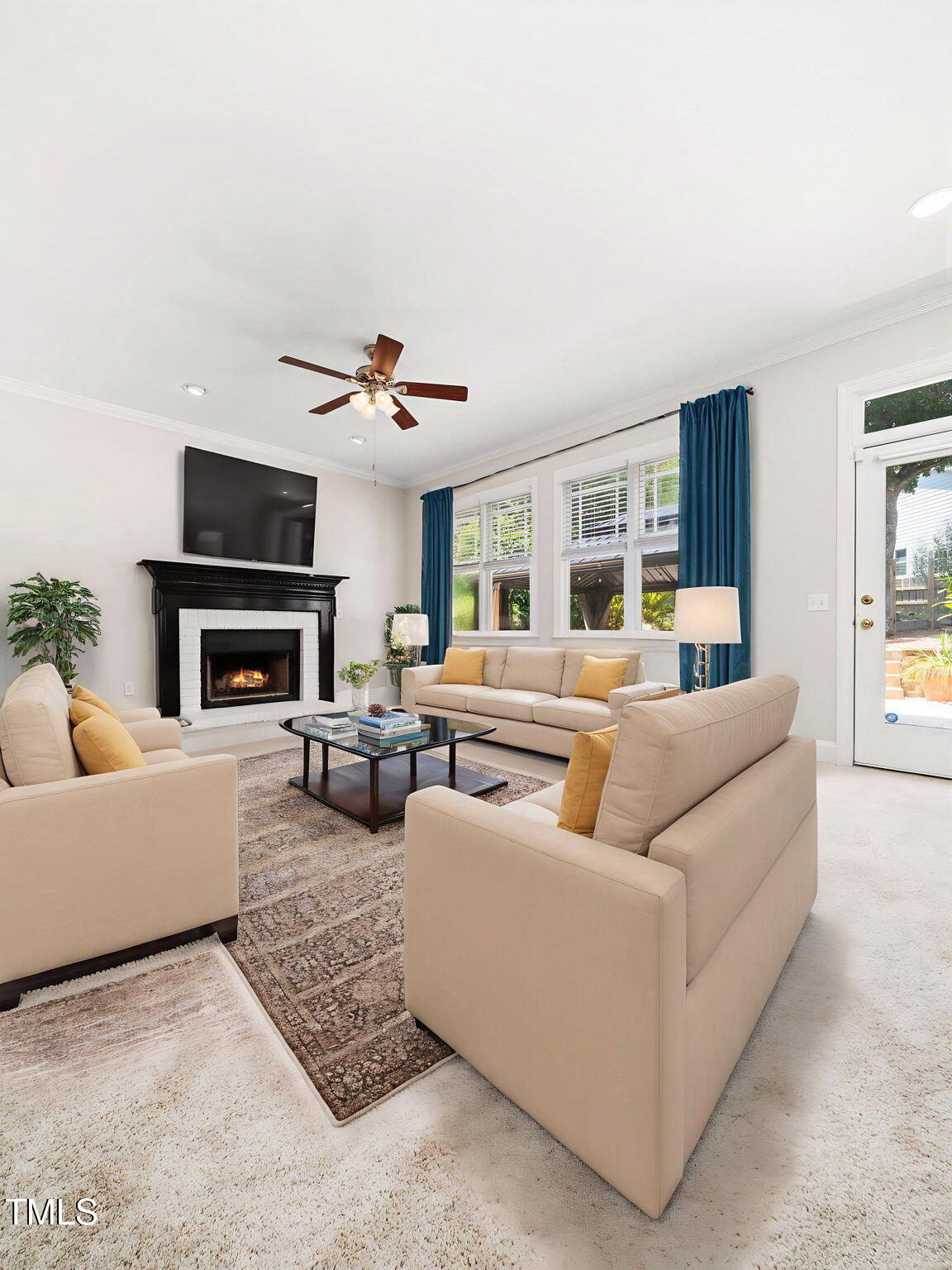 1437 Chelton Oaks Place