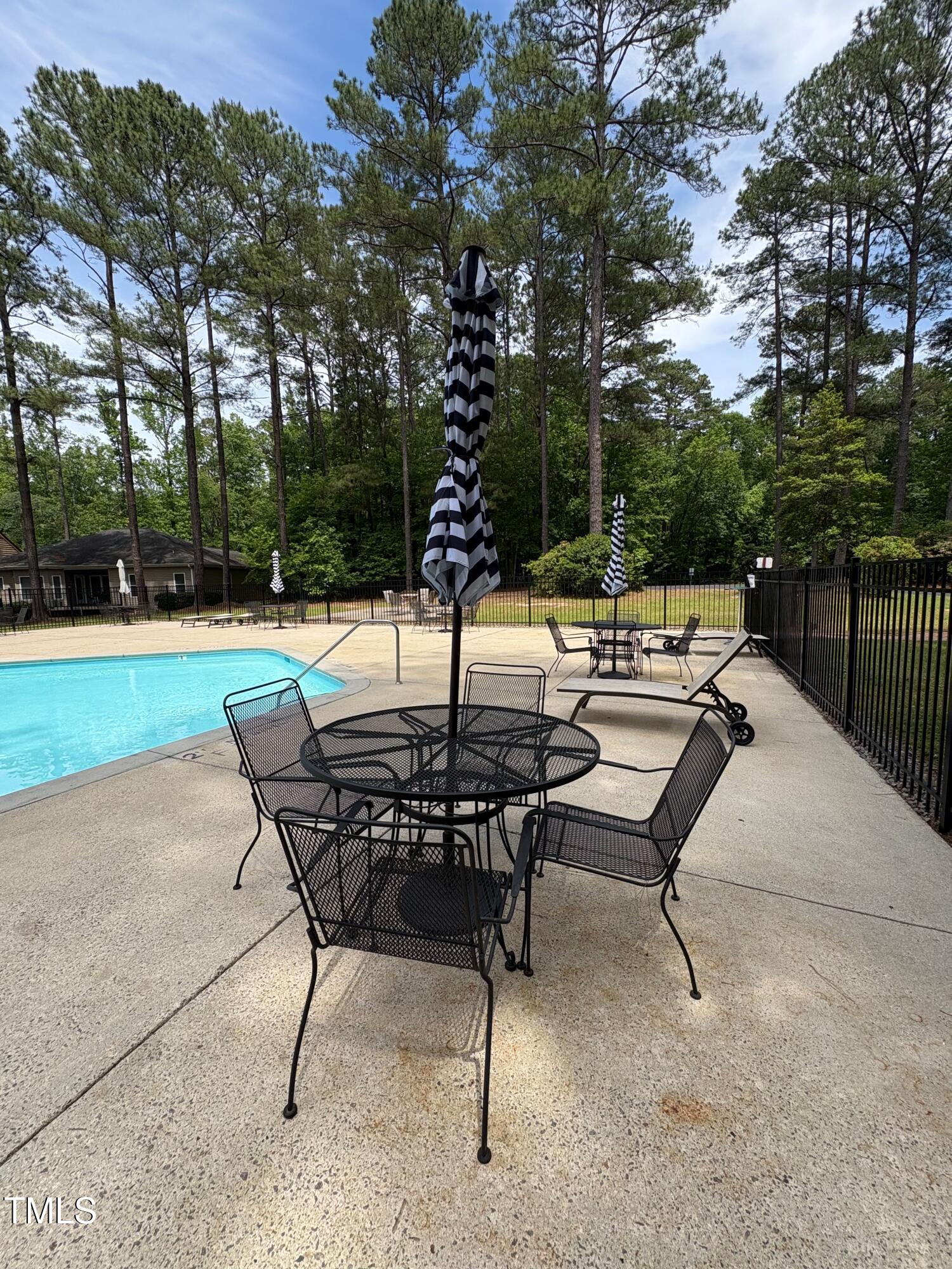 925 Lakewind