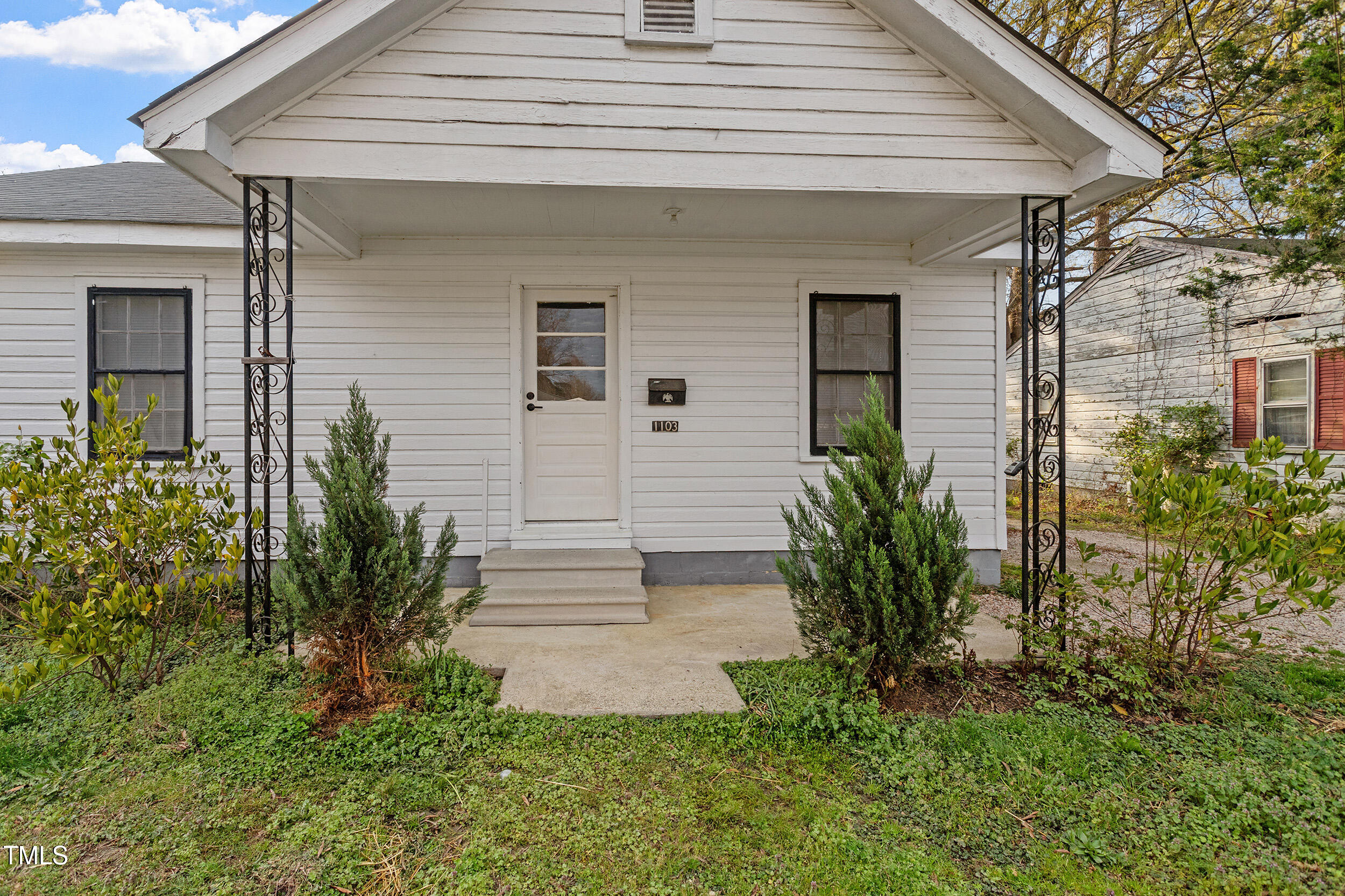 1103 Gaston Street