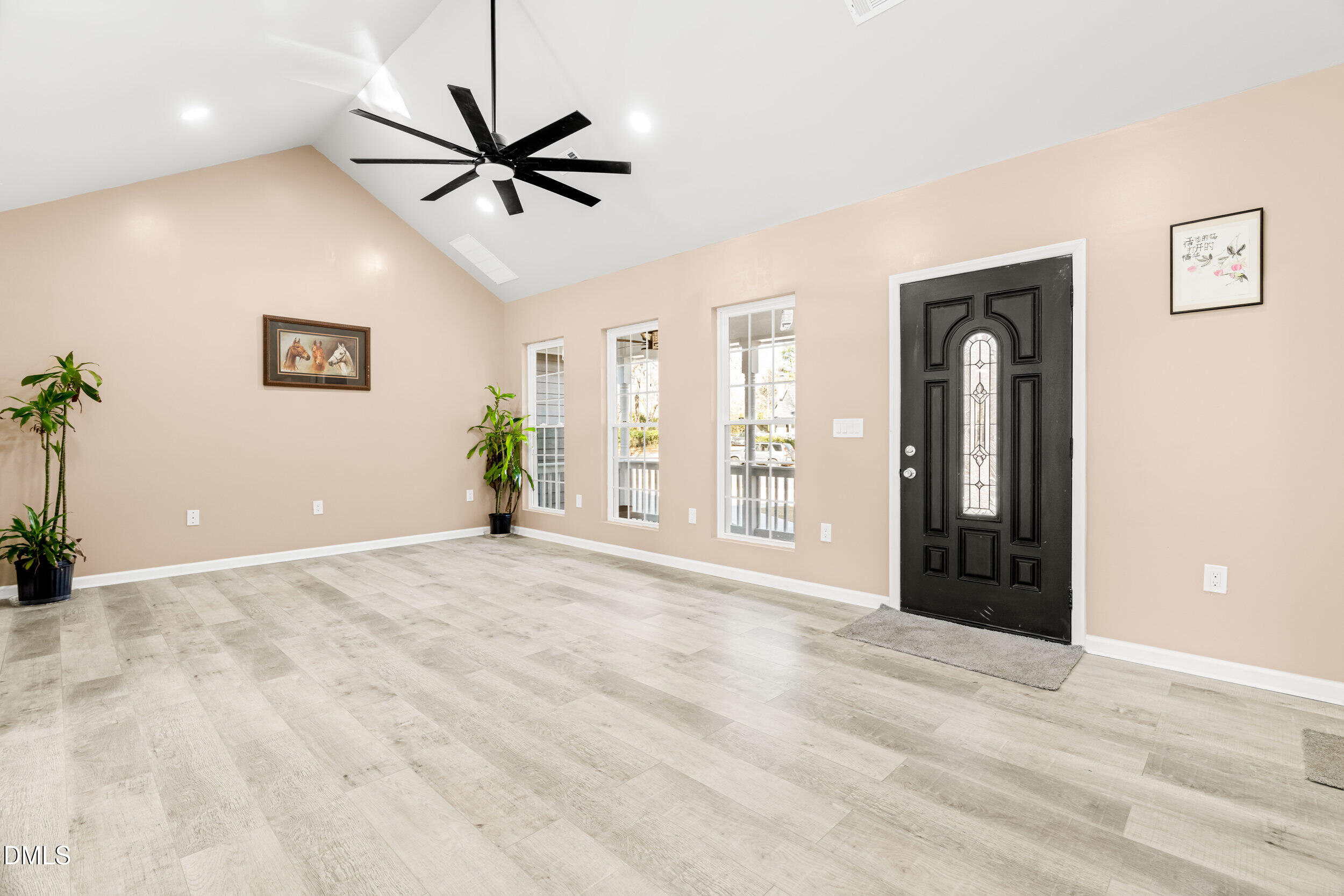 820 E Cardinal Drive