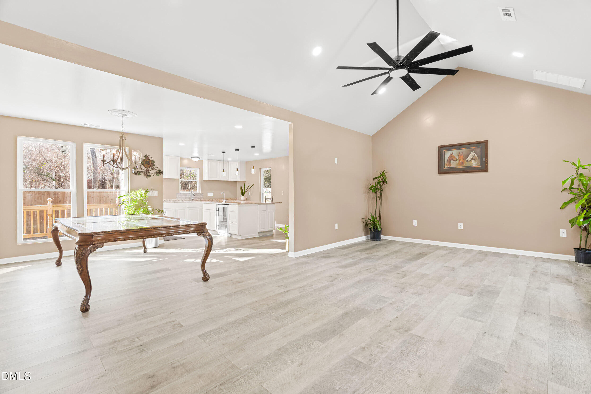 820 E Cardinal Drive