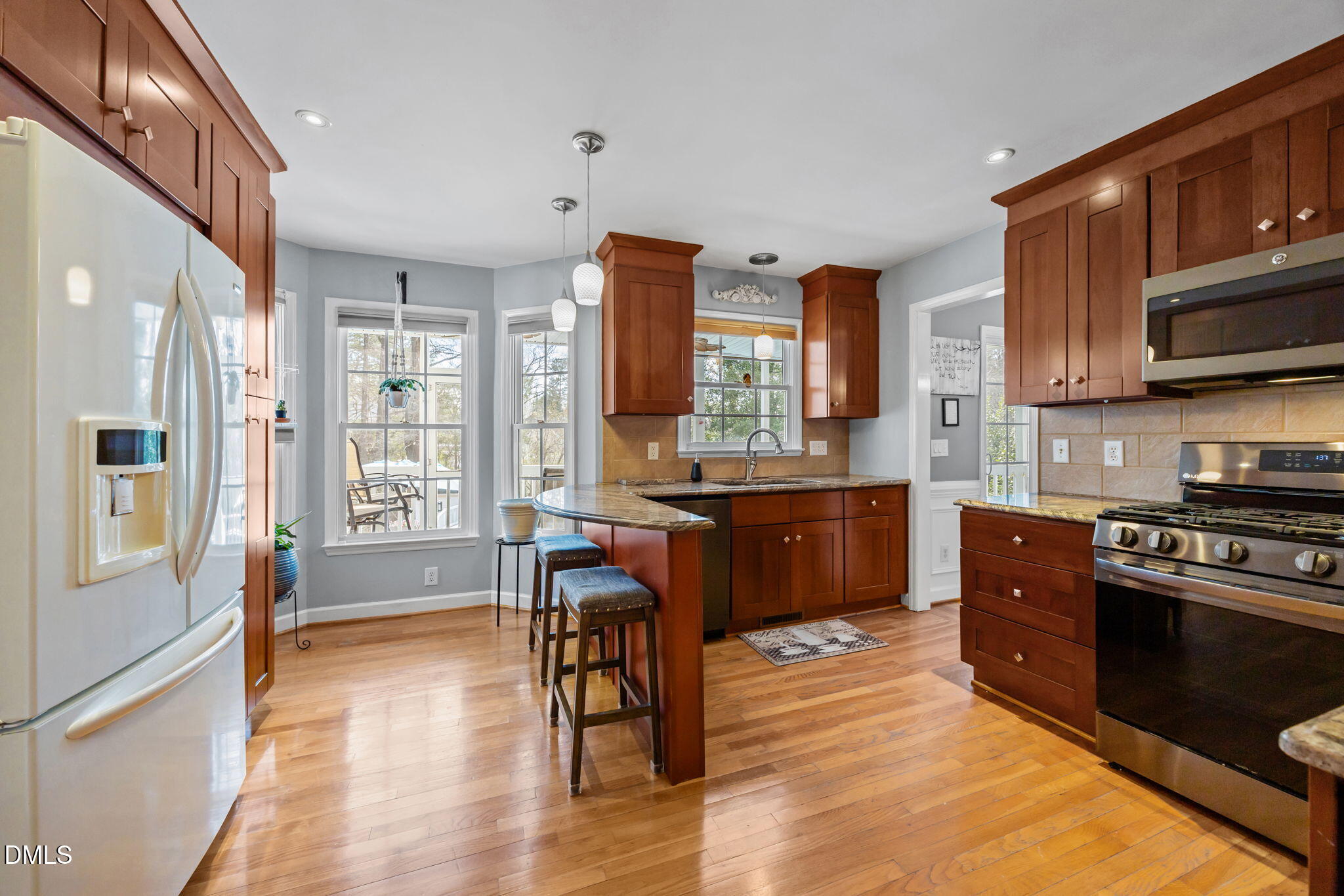 609 W Holding Avenue