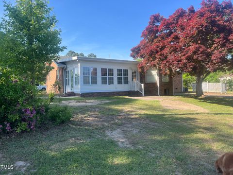 Single Family Residence in Four Oaks NC 602a Camellia Drive 9.jpg