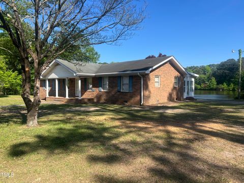 Single Family Residence in Four Oaks NC 602a Camellia Drive 3.jpg