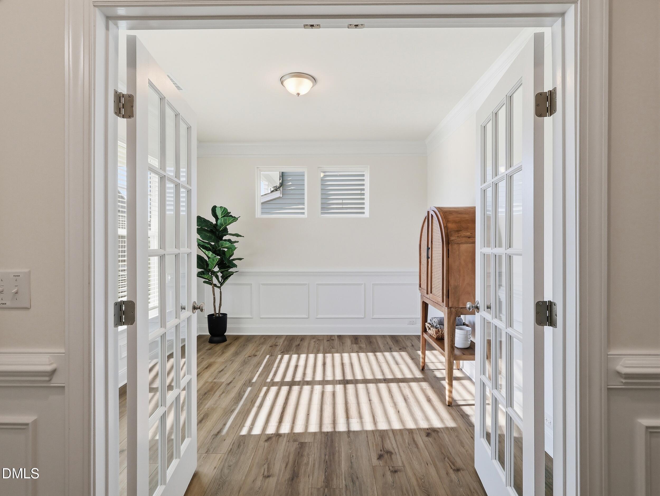 605 Hampton Crest Court