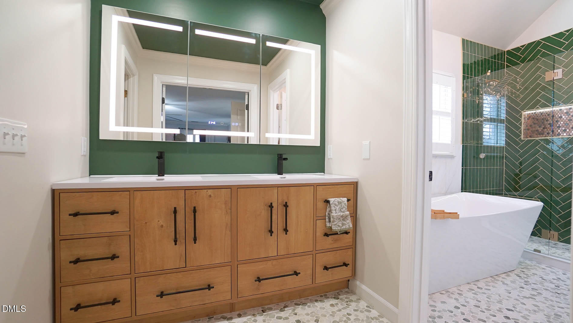 404 Greenwood Circle