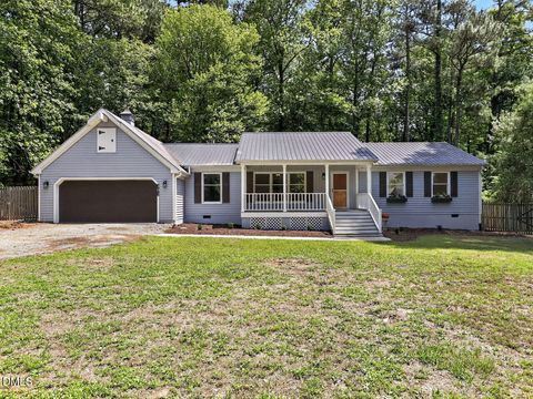 Photo of 303 Hubert Herndon Road, Chapel Hill, NC 27516 (MLS # 10170837)