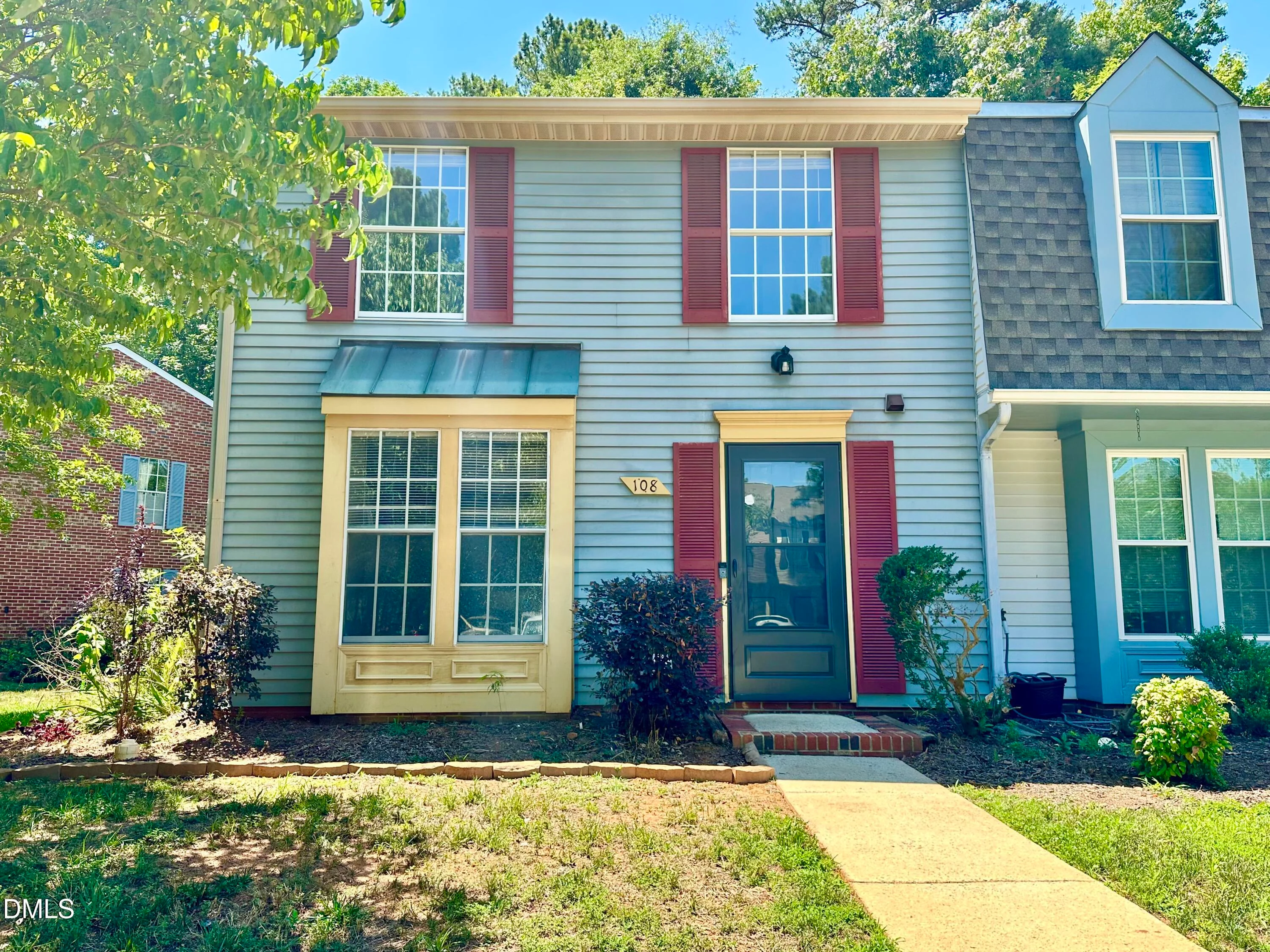 108 E Chalfont Way