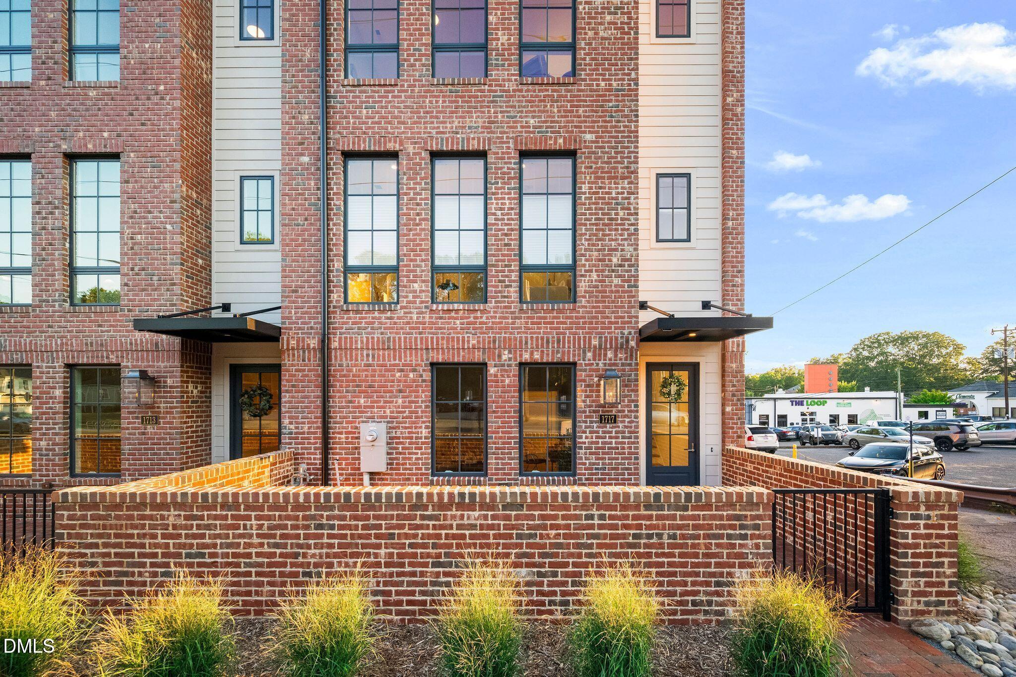 1717 W Club Boulevard