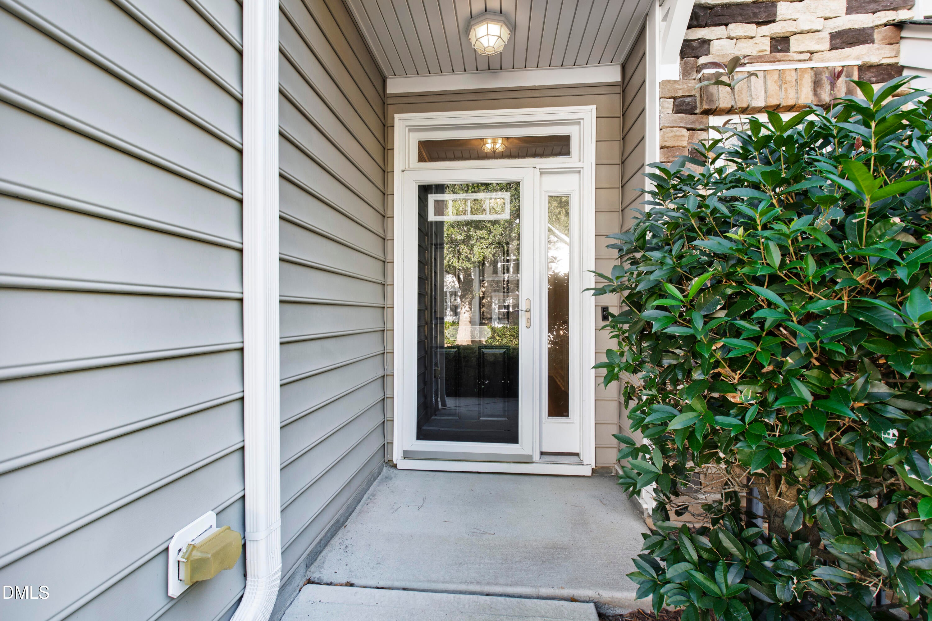 5806 Hourglass Court
