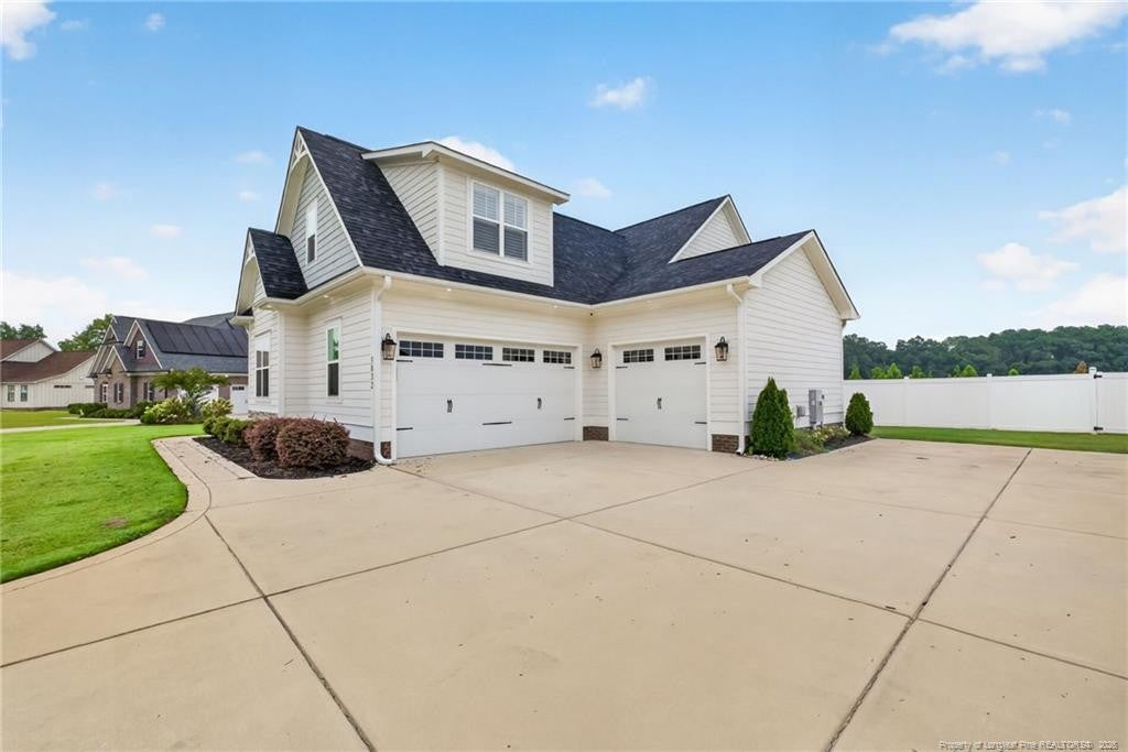 5832 Dottie Circle