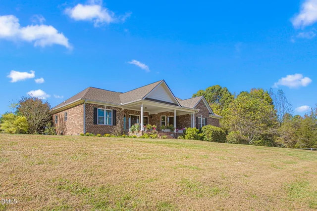 365 Mccray Road, photo 2 of 98