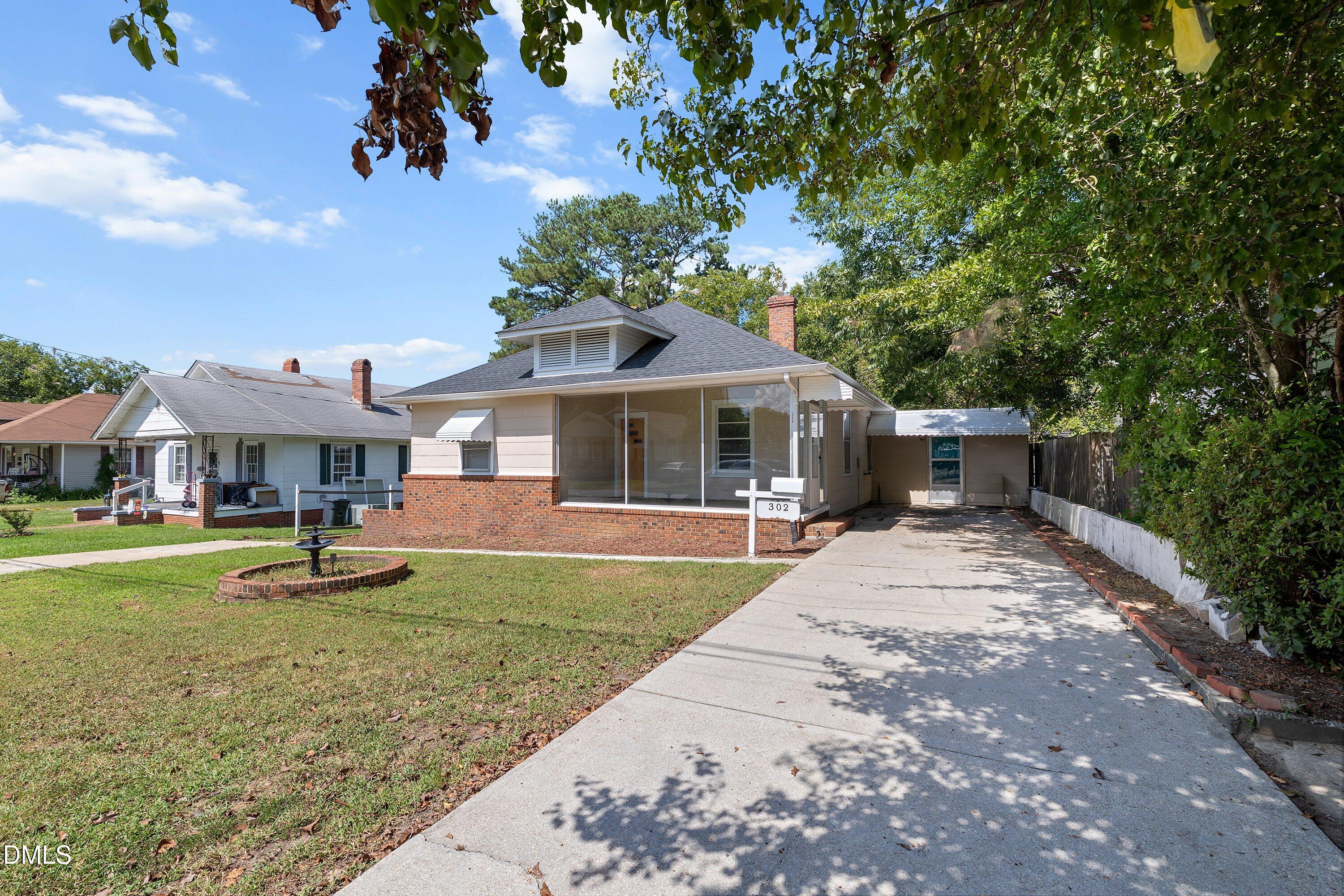 302 W E Street
