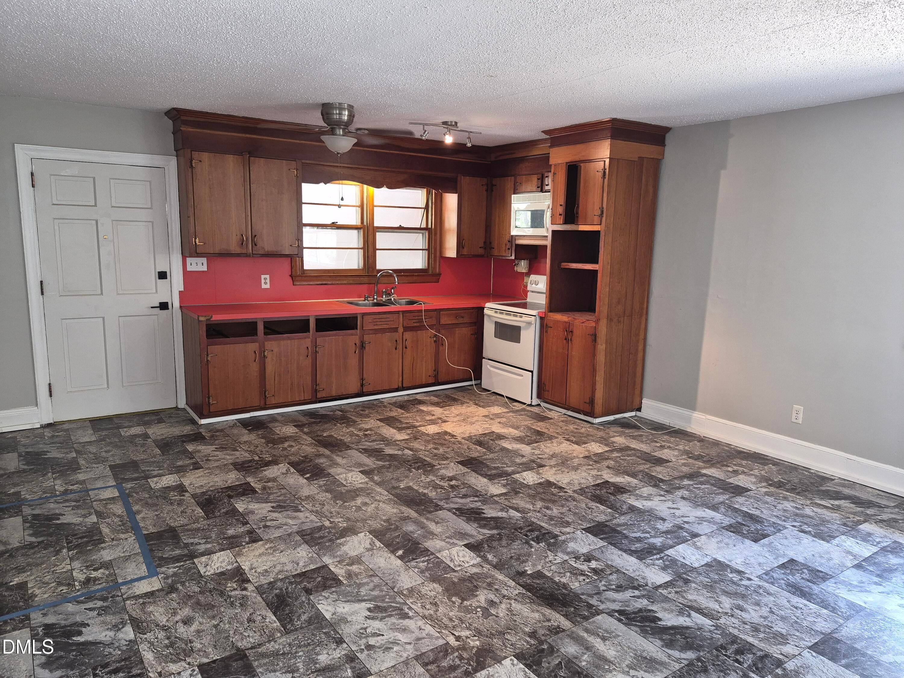 109 Moss Road