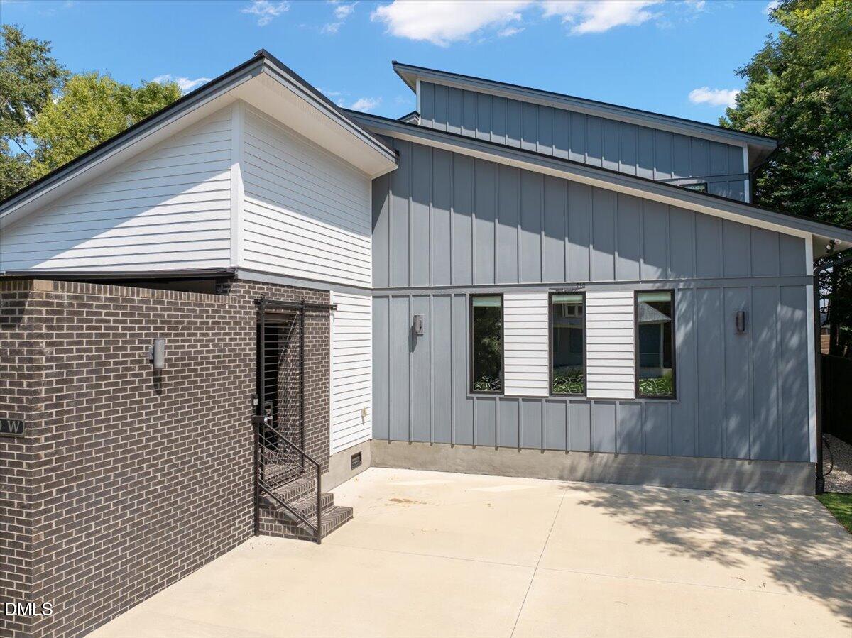 210 W Horne Street