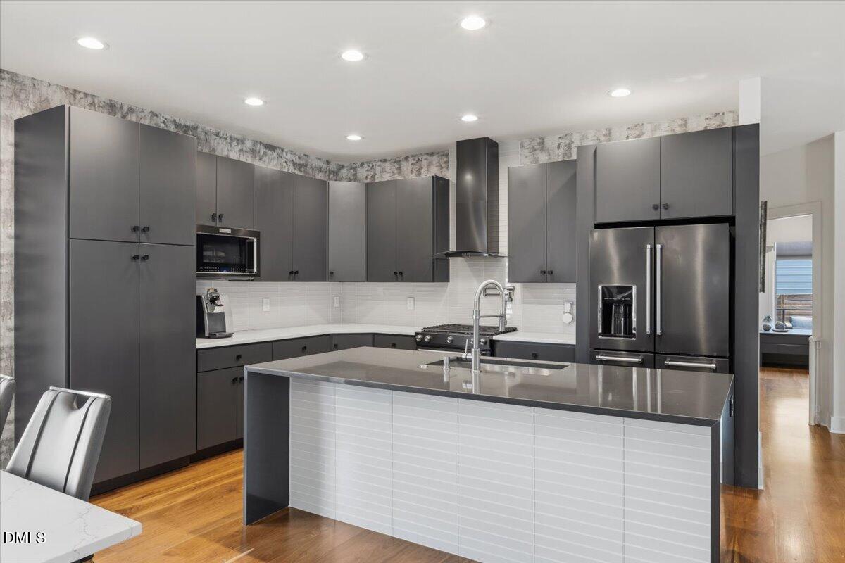 210 W Horne Street