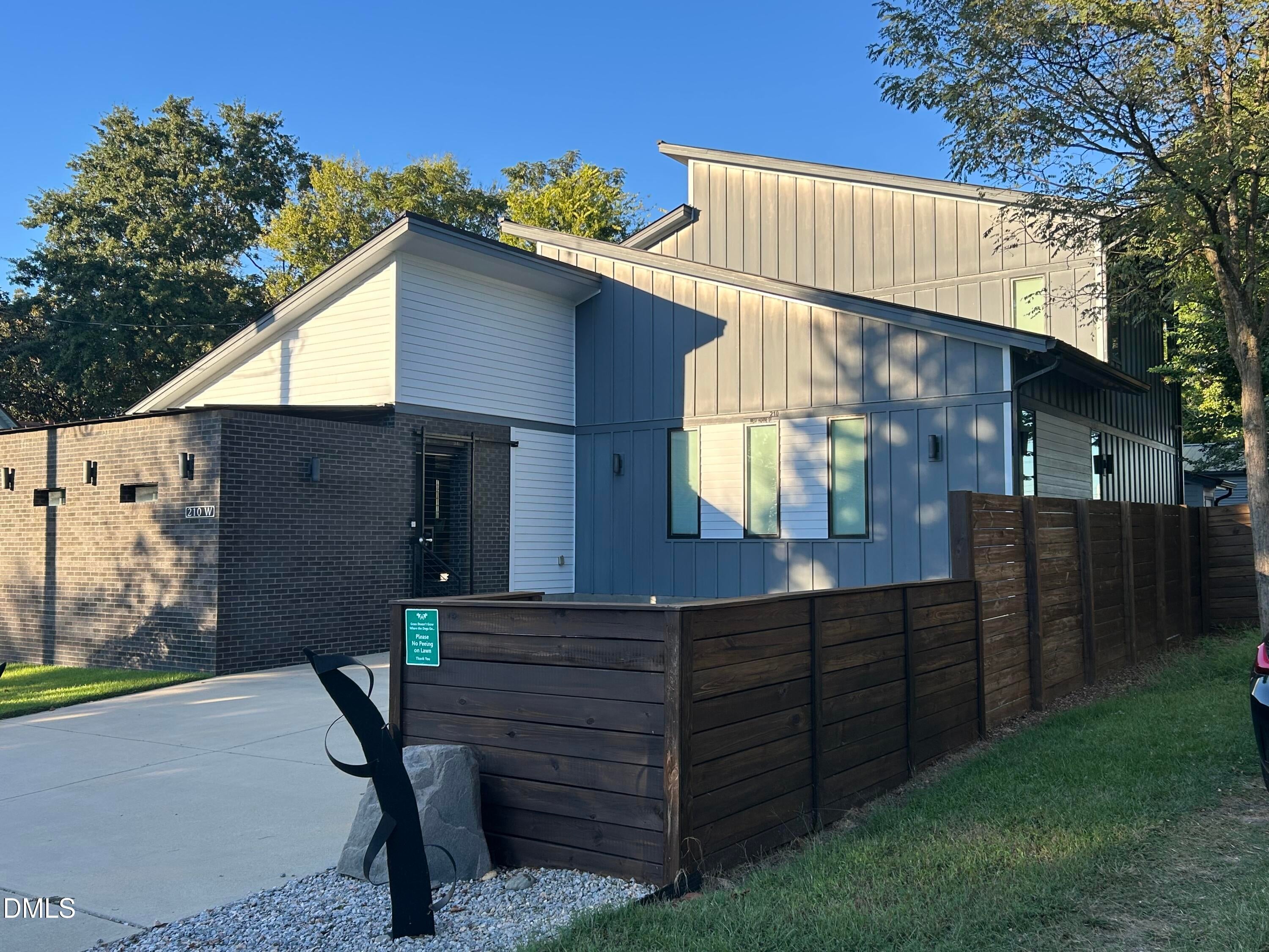 210 W Horne Street