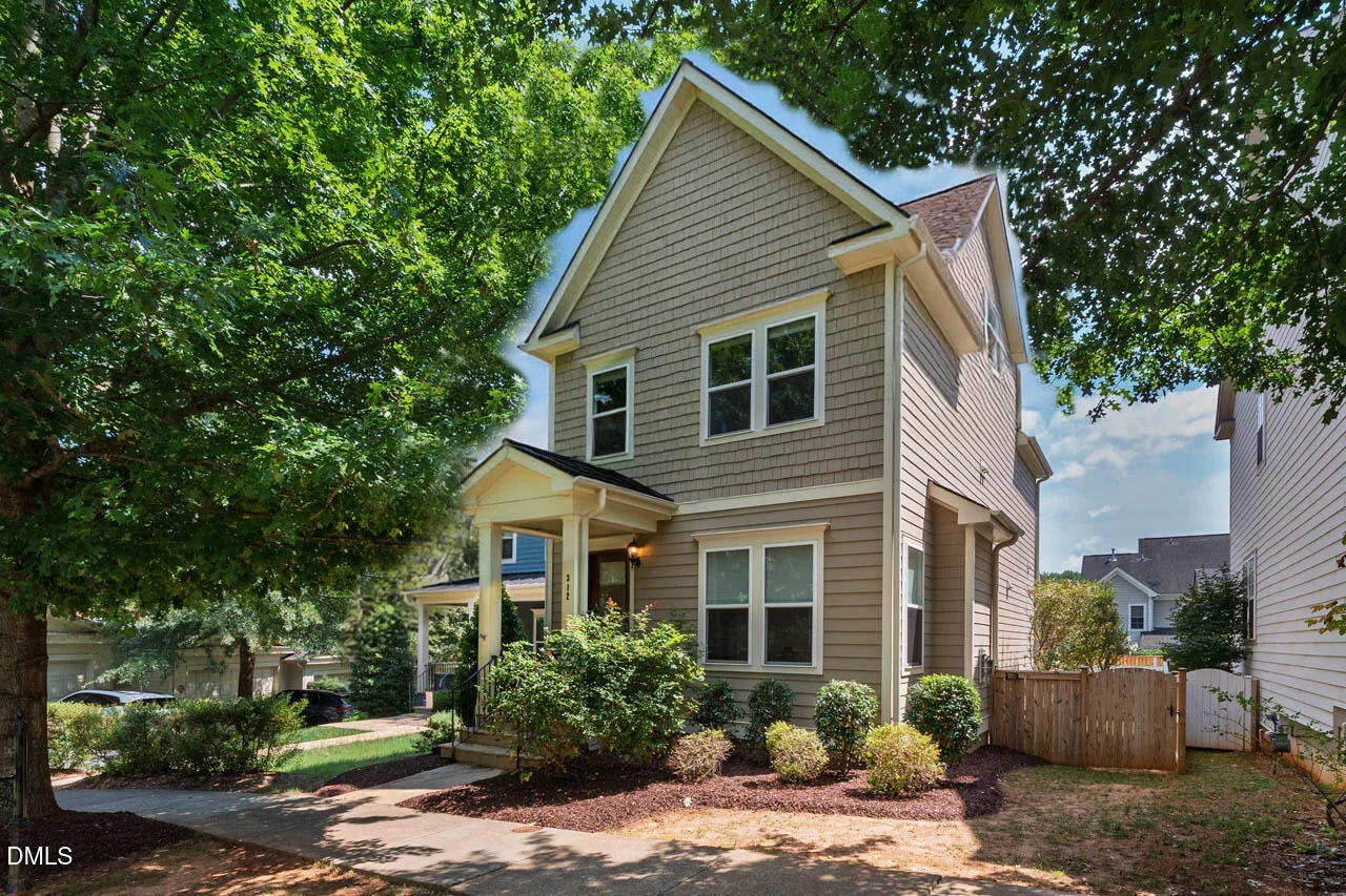 312 Della Street
