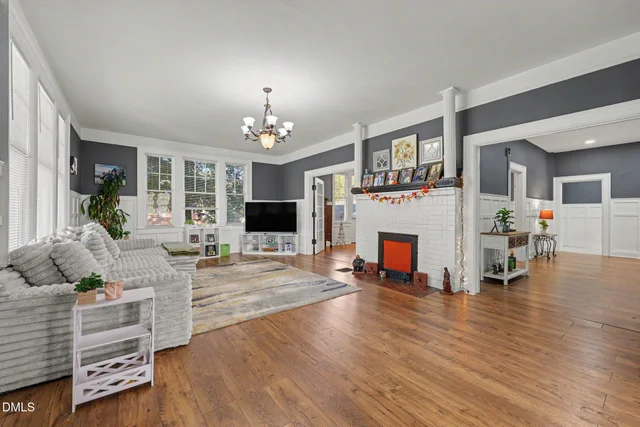 214 N Henry Street, photo 3 of 30