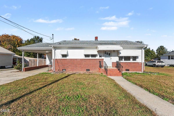 206 W WOODALL ST, BENSON, NC 27504 - Image 0cb5220c5277373fef0bbcc17c9113fe/2116879368