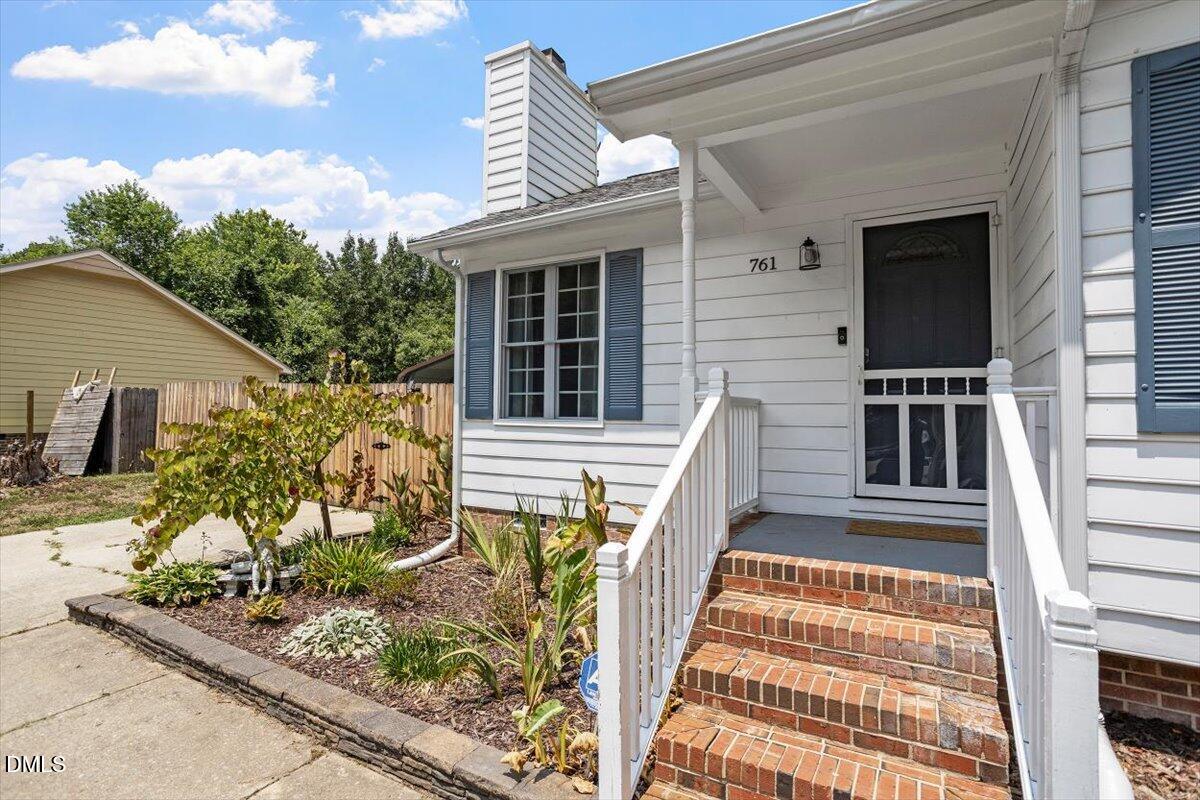 761 E Cardinal Drive