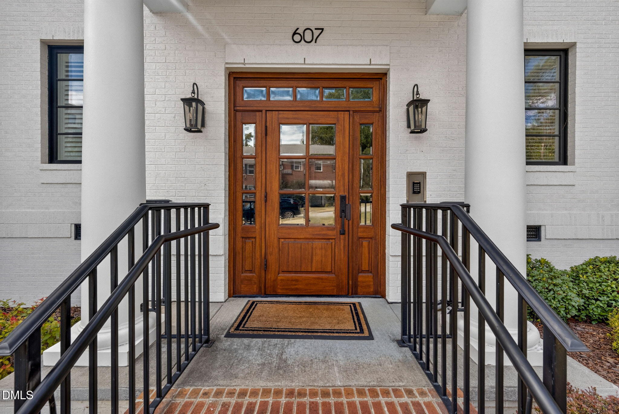 607 Smedes Place B