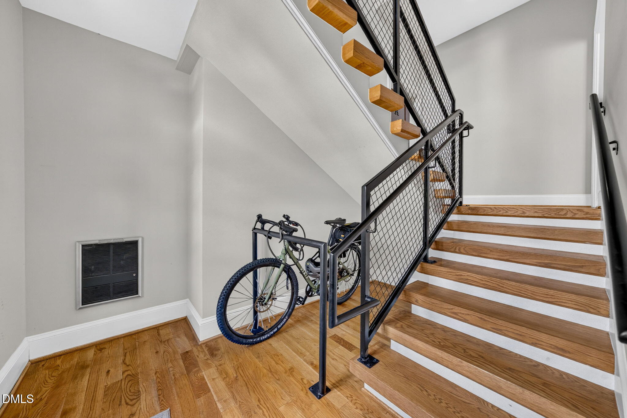 607 Smedes Place B